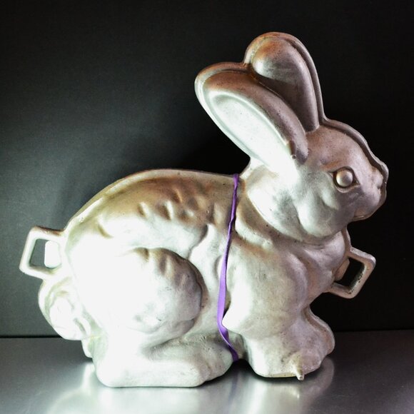 Cast Aluminum 10 Inch Chocolate Bunny Mold Candy Making Decor Farmhouse - Picture 1 of 6